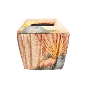 Vintage 90's classic style fabric material tissue square box cover peach floral